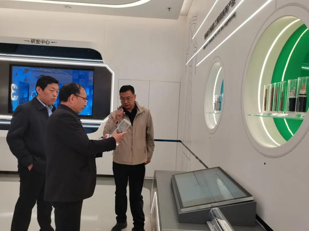 1744079062402586.jpg 640.jpg